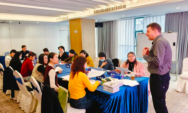 与七年级学生一起学习食物名称和点餐基本表达